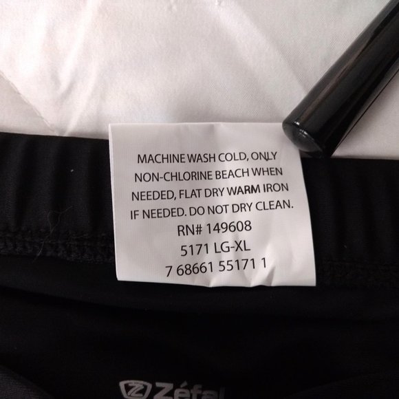 ZEFAL Cycling Shorts L-XL 32-36 Black Logo Red Form Fit Padding Bicycling - Picture 8 of 12